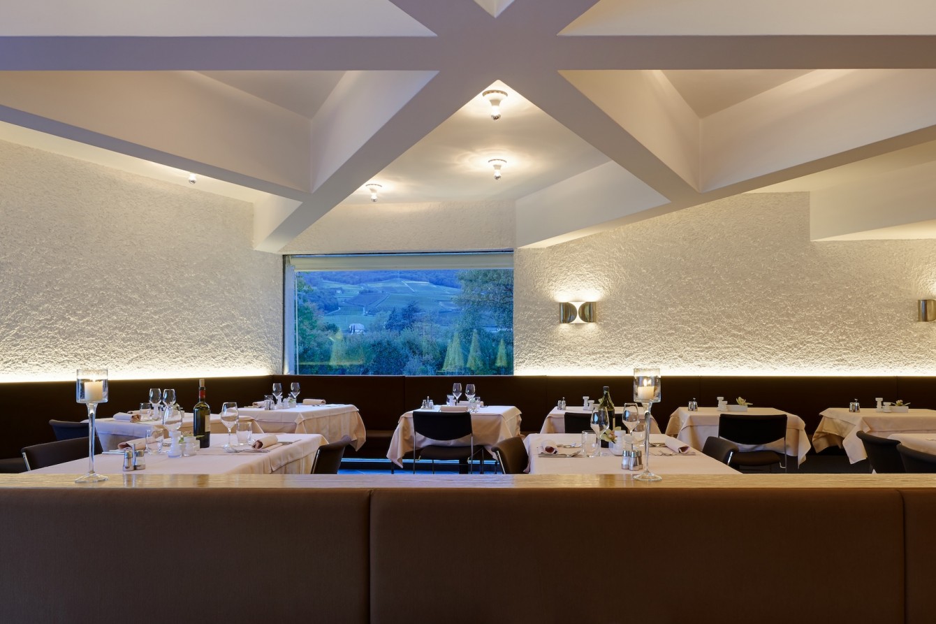 Restaurant direkt am Kalterer See, Terrasse mit Seeblick in Kaltern, Aussicht auf den Kalterer See, Seehotel Ambach, Südtirol, Othmar Barth