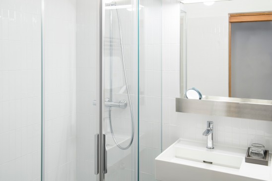 Bathroom badezimmer stanza da bagno Seehotel Ambach Junior Suite